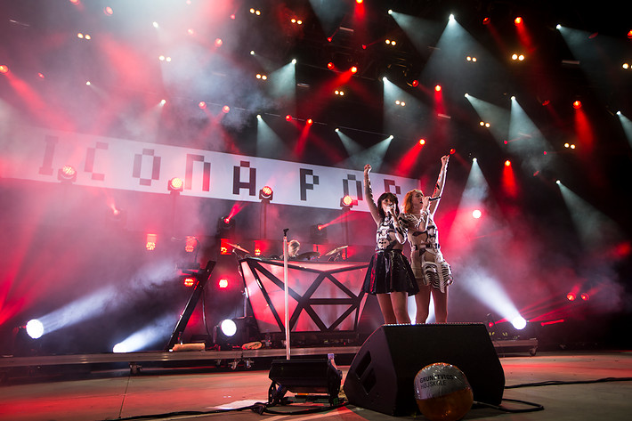2014-07-05 - Icona Pop från Roskildefestivalen, Roskilde