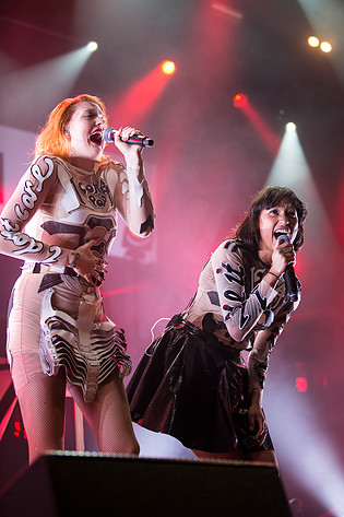 2014-07-05 - Icona Pop från Roskildefestivalen, Roskilde
