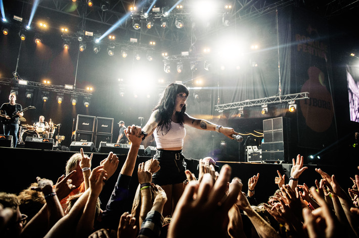 2014-07-05 - Sleigh Bells från Roskildefestivalen, Roskilde