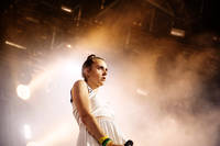 2014-07-06 - MØ från Roskildefestivalen, Roskilde