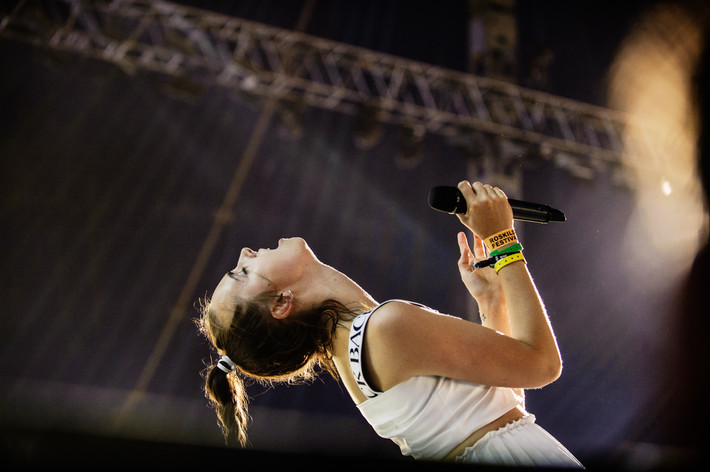 2014-07-06 - MØ från Roskildefestivalen, Roskilde