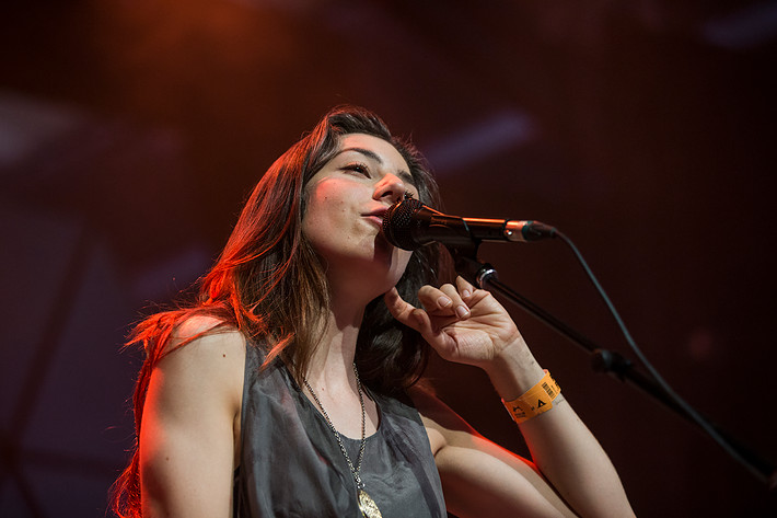 2014-07-06 - Julia Holter från Roskildefestivalen, Roskilde