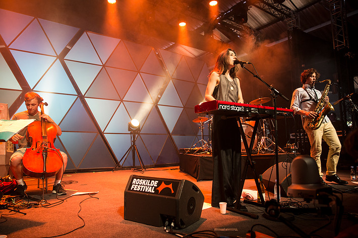 2014-07-06 - Julia Holter från Roskildefestivalen, Roskilde
