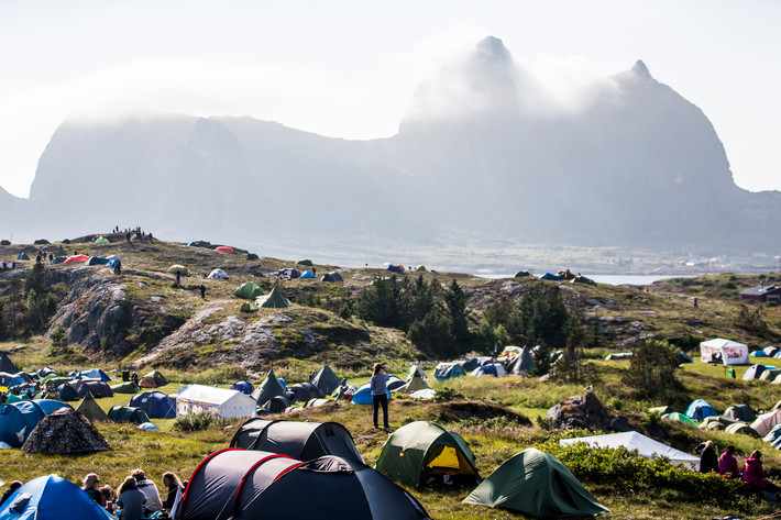2014-07-12 - Områdesbilder från Trænafestivalen, Træna