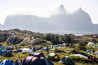 2014-07-12 - Områdesbilder från Trænafestivalen, Træna