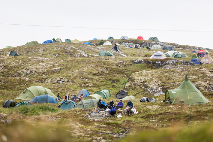2014-07-12 - Områdesbilder från Trænafestivalen, Træna