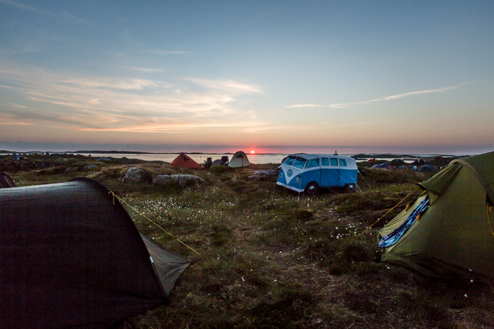 2014-07-12 - Områdesbilder från Trænafestivalen, Træna