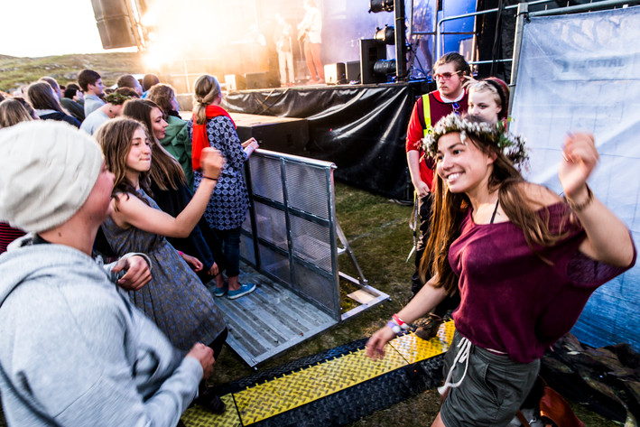 2014-07-12 - Områdesbilder från Trænafestivalen, Træna