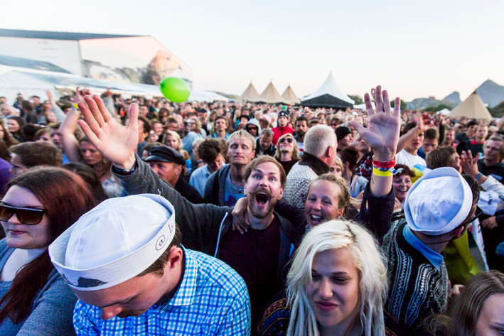 2014-07-12 - Områdesbilder från Trænafestivalen, Træna