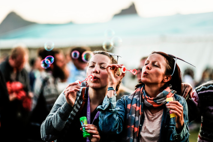 2014-07-12 - Områdesbilder från Trænafestivalen, Træna