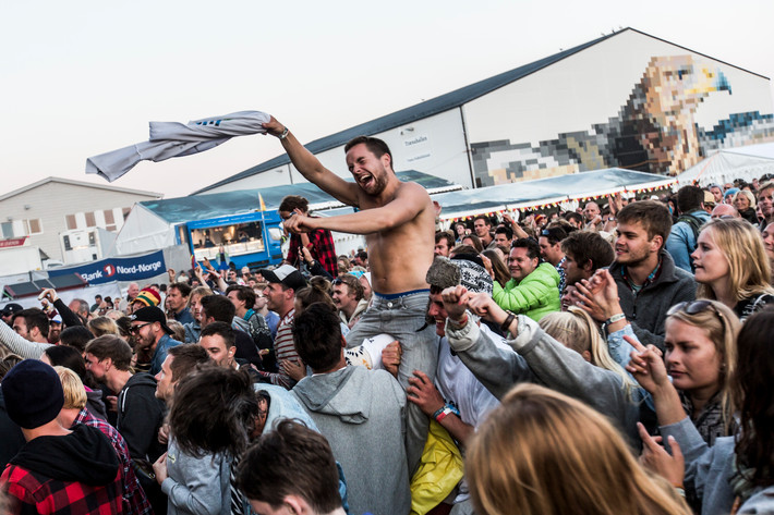 2014-07-12 - Områdesbilder från Trænafestivalen, Træna