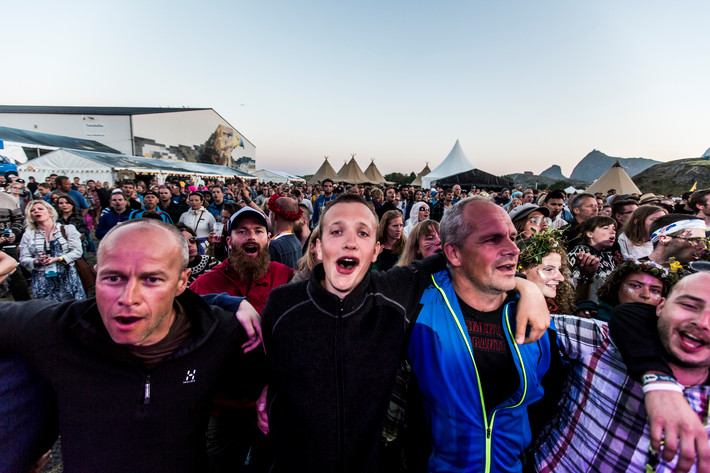 2014-07-12 - Områdesbilder från Trænafestivalen, Træna
