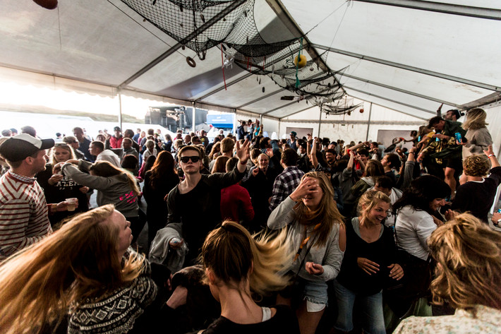 2014-07-12 - Områdesbilder från Trænafestivalen, Træna