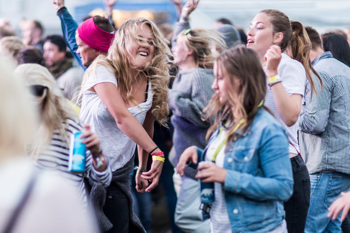 2014-07-12 - Områdesbilder från Trænafestivalen, Træna