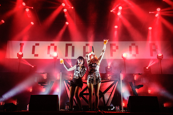 2014-07-31 - Icona Pop från Storsjöyran, Östersund