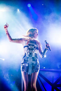 2014-08-02 - Icona Pop från Uport, Ulricehamn