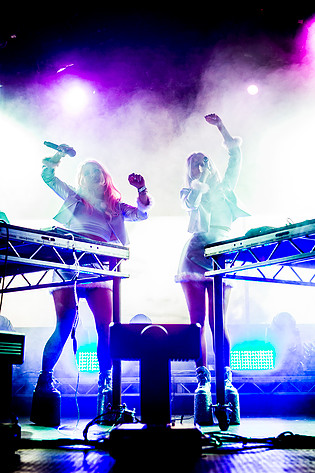 2014-08-07 - Rebecca & Fiona från Way Out West, Göteborg