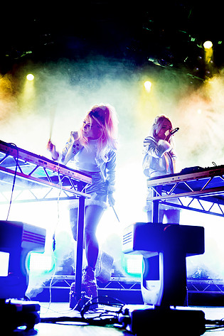 2014-08-07 - Rebecca & Fiona från Way Out West, Göteborg