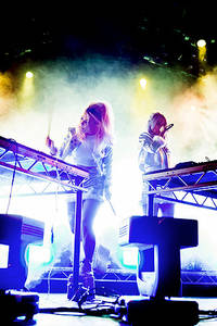 2014-08-07 - Rebecca & Fiona från Way Out West, Göteborg