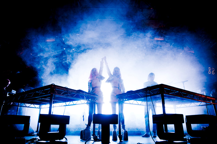 2014-08-07 - Rebecca & Fiona från Way Out West, Göteborg