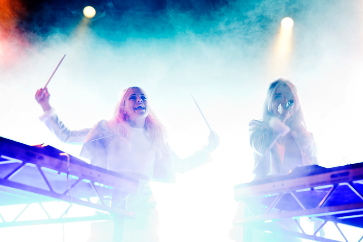 2014-08-07 - Rebecca & Fiona från Way Out West, Göteborg