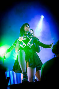 2014-08-08 - Icona Pop från Way Out West, Göteborg