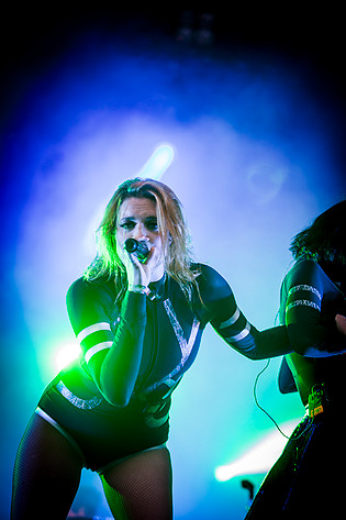 2014-08-08 - Icona Pop från Way Out West, Göteborg
