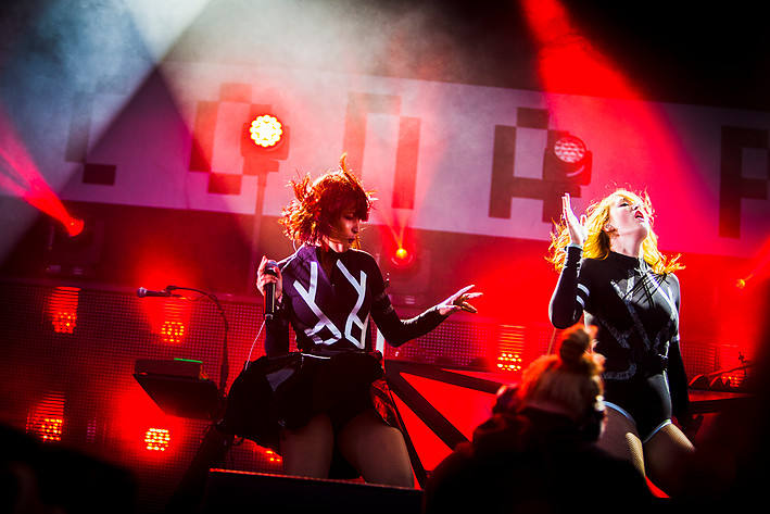 2014-08-08 - Icona Pop från Way Out West, Göteborg