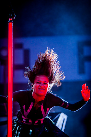 2014-08-08 - Icona Pop från Way Out West, Göteborg