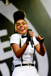 2014-08-08 - Janelle Monae från Way Out West, Göteborg