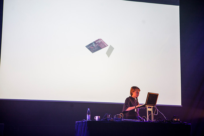 2014-08-09 - Holly Herndon från Way Out West, Göteborg