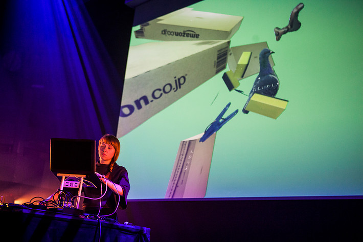2014-08-09 - Holly Herndon från Way Out West, Göteborg