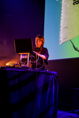 2014-08-09 - Holly Herndon från Way Out West, Göteborg