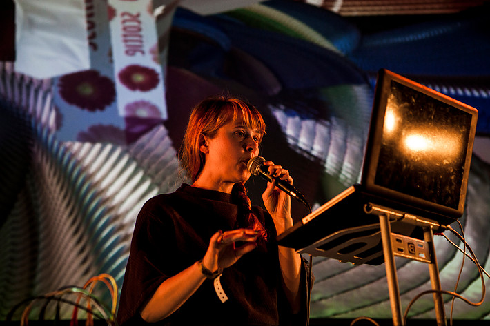 2014-08-09 - Holly Herndon från Way Out West, Göteborg