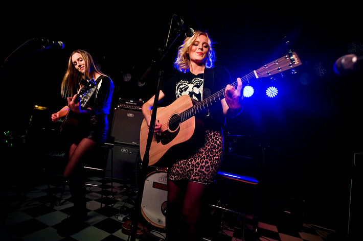 2014-10-25 - Ida & Elina från Rookiefestivalen, Hultsfred