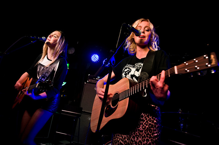 2014-10-25 - Ida & Elina från Rookiefestivalen, Hultsfred
