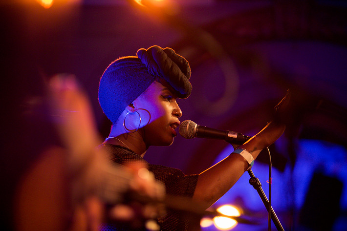 2014-10-31 - Sabina Ddumba & Melinda De Lange från Nalen, Stockholm