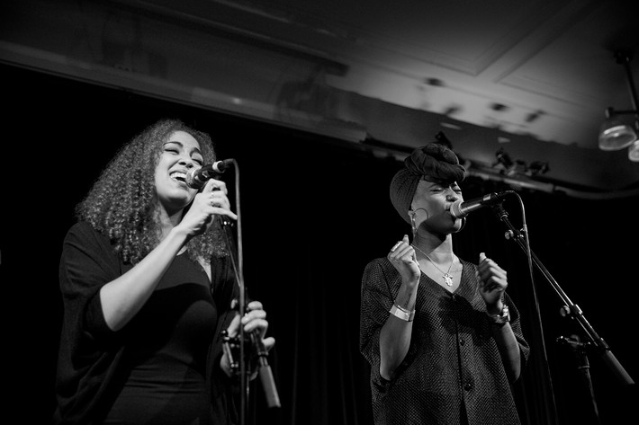 2014-10-31 - Sabina Ddumba & Melinda De Lange från Nalen, Stockholm