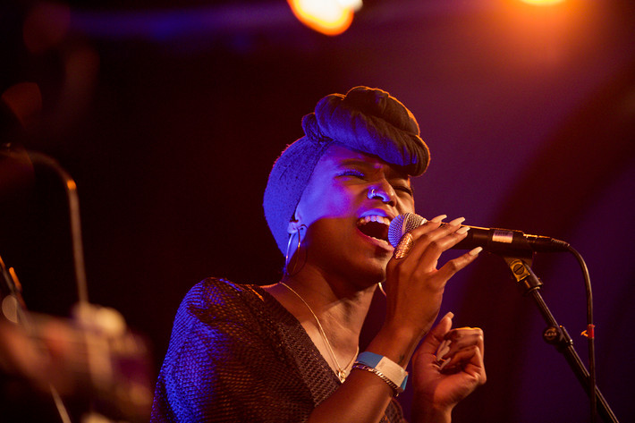 2014-10-31 - Sabina Ddumba & Melinda De Lange från Nalen, Stockholm
