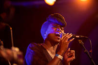 2014-10-31 - Sabina Ddumba & Melinda De Lange från Nalen, Stockholm