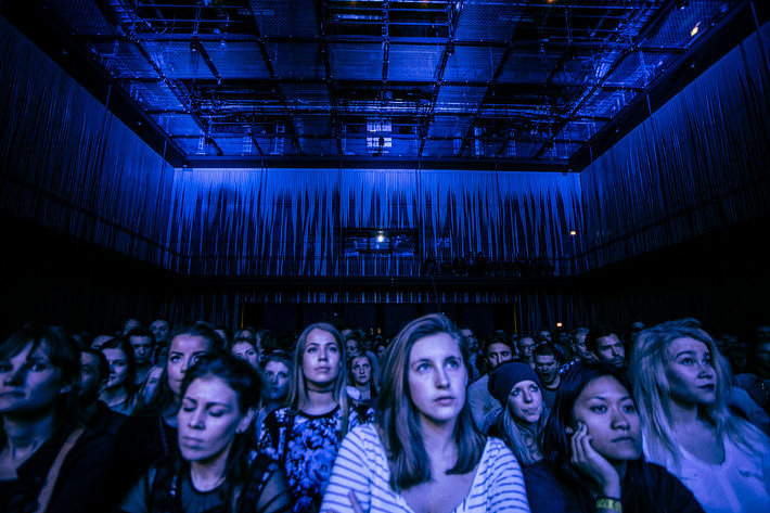 2014-11-09 - Hozier från Harpa Norðurljós, Reykjavik
