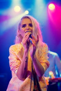 2014-11-20 - Kyla La Grange från Debaser Medis, Stockholm