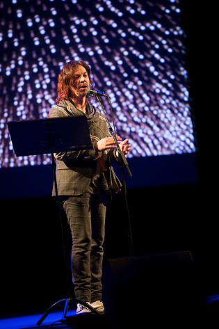 2015-04-01 - Nångång måste allting skaka från Södra Teatern, Stockholm
