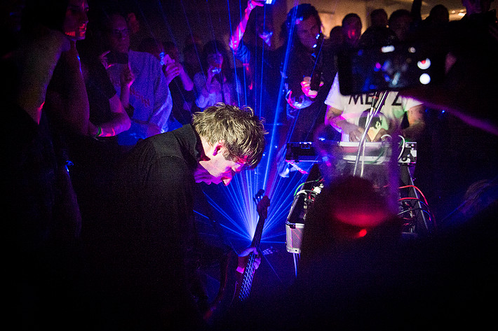 2015-05-01 - A Place to Bury Strangers från Debaser Strand, Stockholm