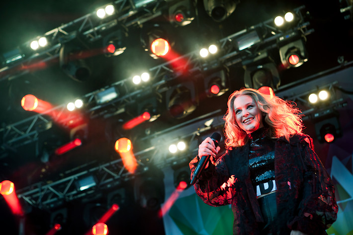 2015-05-08 - Zara Larsson från Gröna Lund, Stockholm