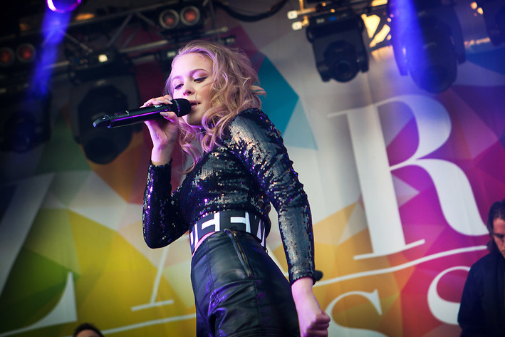 2015-05-08 - Zara Larsson från Gröna Lund, Stockholm