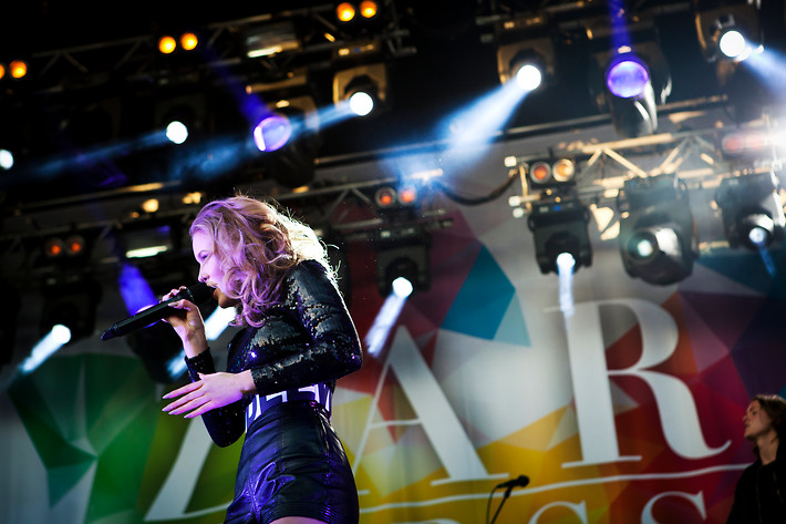2015-05-08 - Zara Larsson från Gröna Lund, Stockholm