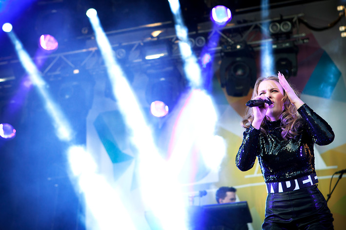 2015-05-08 - Zara Larsson från Gröna Lund, Stockholm