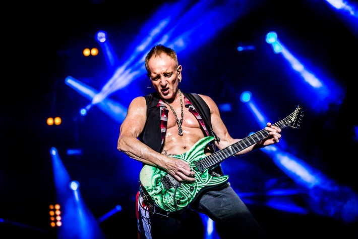 2015-06-04 - Def Leppard från Sweden Rock Festival, Sölvesborg