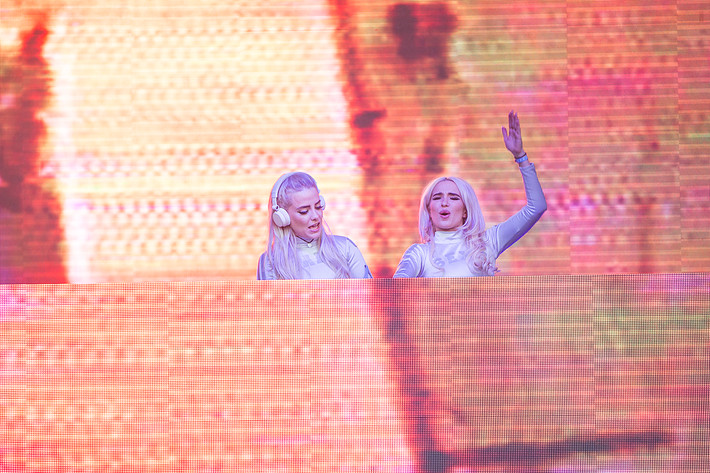 2015-06-25 - Rebecca & Fiona från Bråvalla, Norrköping